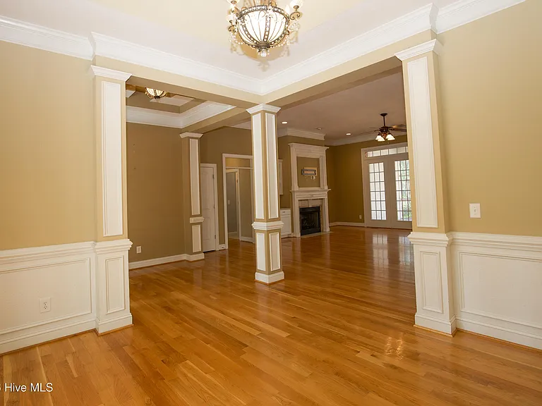 16 Montrose Ct — Photo 17
