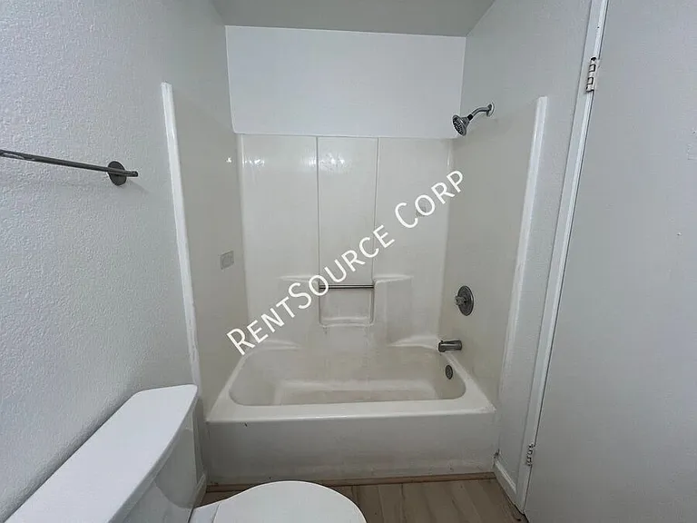 841 Chateau Way — Photo 12