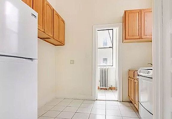 4th image of 136 W 119th St APT 2