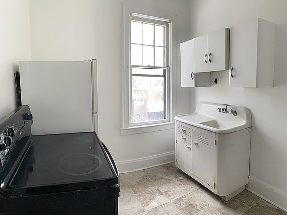 5th image of 322 Woodlawn Rd #2