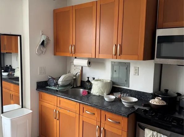 445 Kaiolu St APT 710, Honolulu, HI 96815