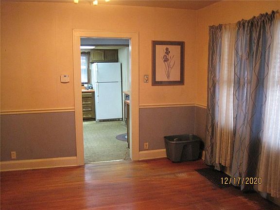 3rd image of 803 W Voorhees St