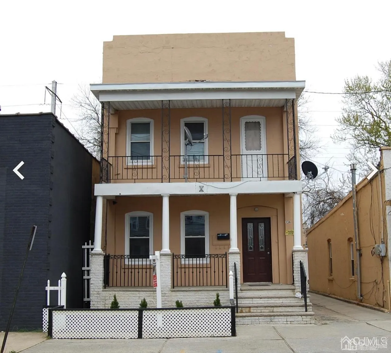 336 Elm St photo 1