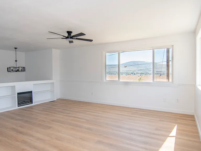 148 S Rogers Ave — Photo 5