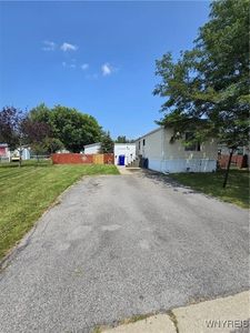 1062 Fernwood Dr, Lockport, NY, 14094