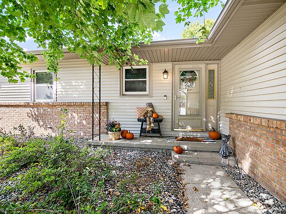 2nd image of 1365 Braemar Ct