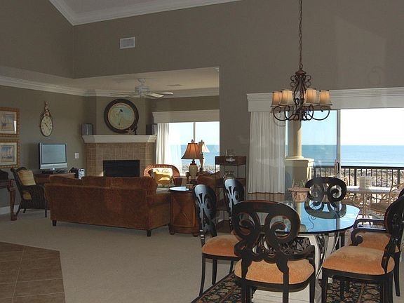 Living Room / Dining Room