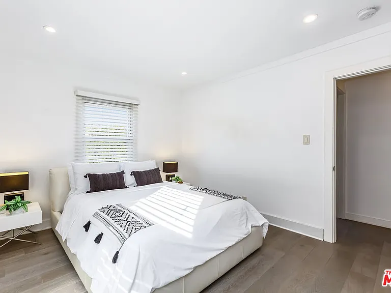 6440 W 87th Pl — Photo 24