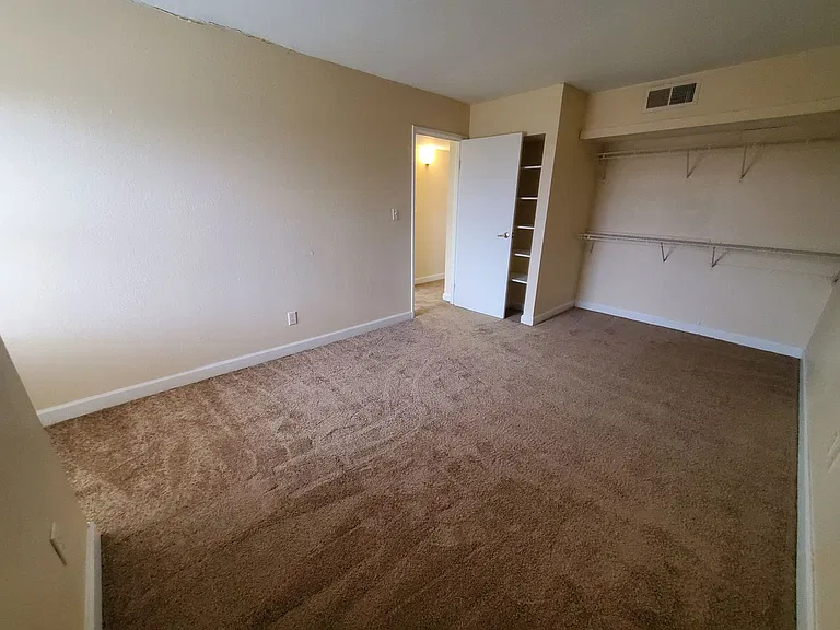 Abbott Acres Apartments — Photo 14
