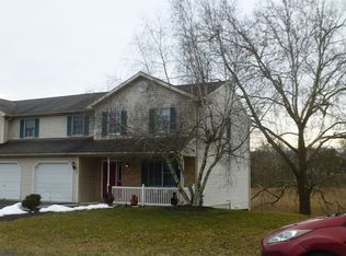 4222 Hill Terrace Dr, Sinking Spring, PA 19608