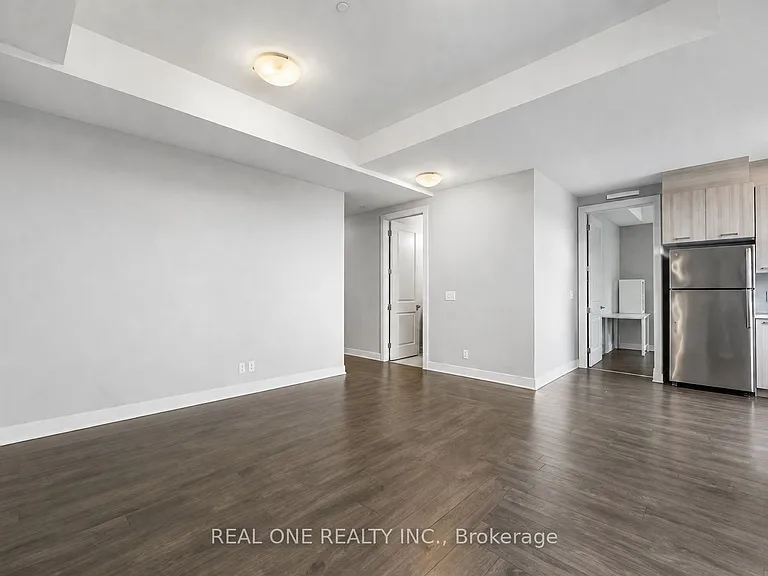 150 Main St W #503 — Photo 4