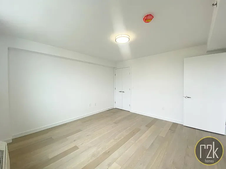 28-16 21st St #403A — Photo 15