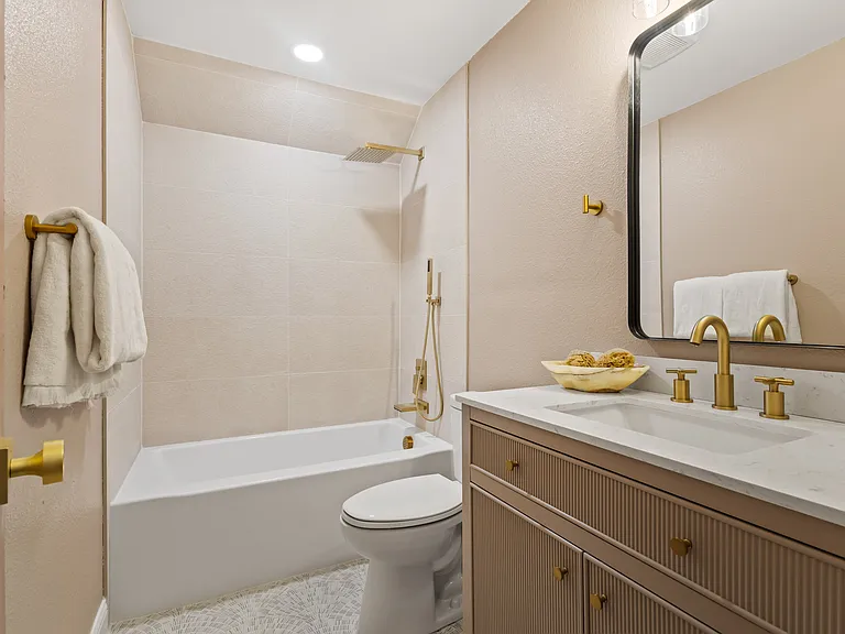 2214 Rex Cruse Dr — Photo 32