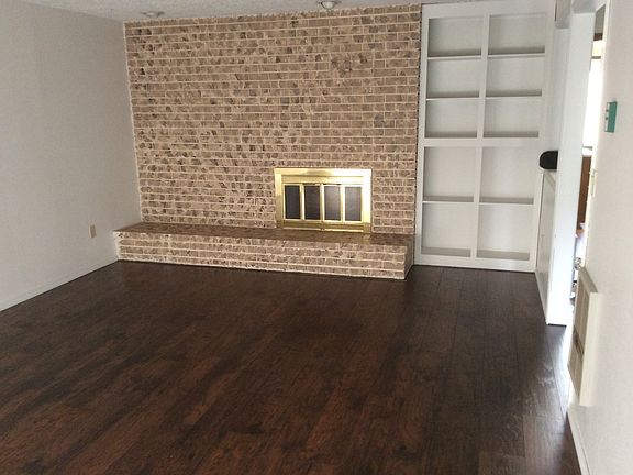 2nd image of 514 NW Wildwood Dr
