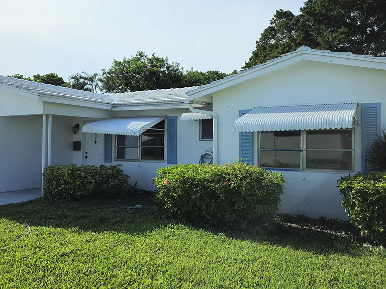 813 Ocean Dr — Photo 2