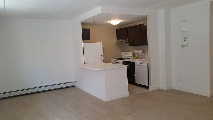 Rented by Bahar Management | media 24