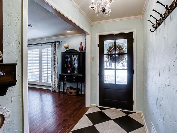 2nd image of 6206 Lynnhaven Dr
