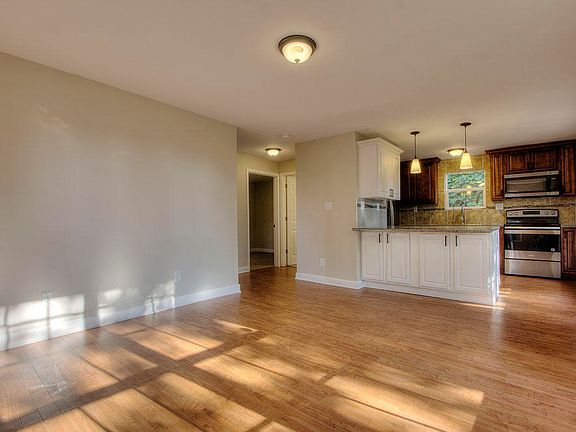 5th image of 2324 Waverly St