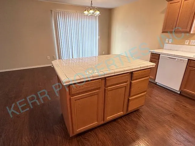 1111 SW 6th Way — Photo 8