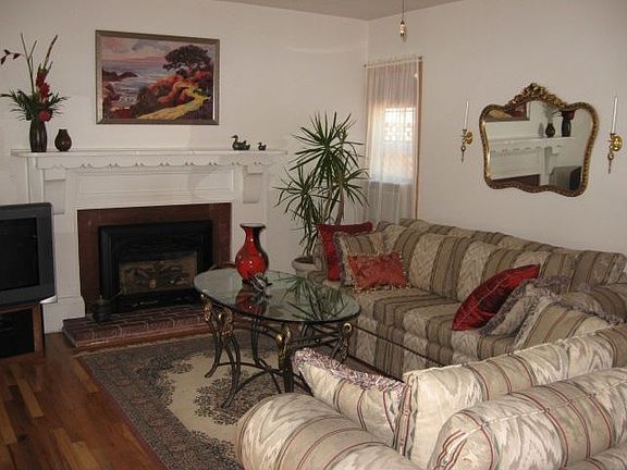 Living Room w/Gas Firelplace