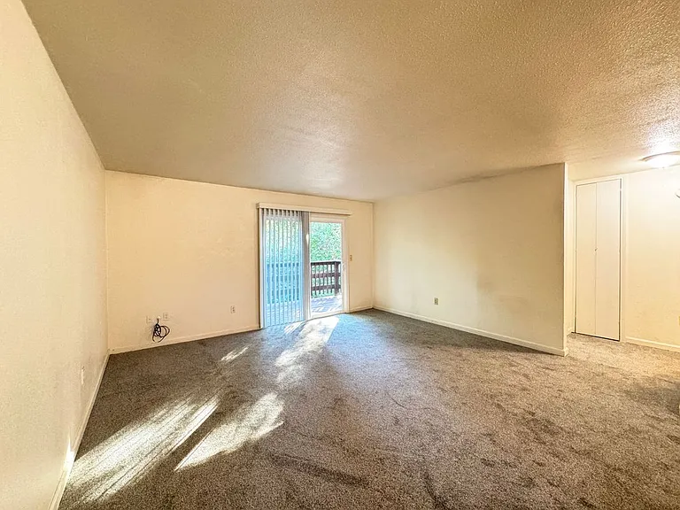2148 Primrose Dr #6 — Photo 7