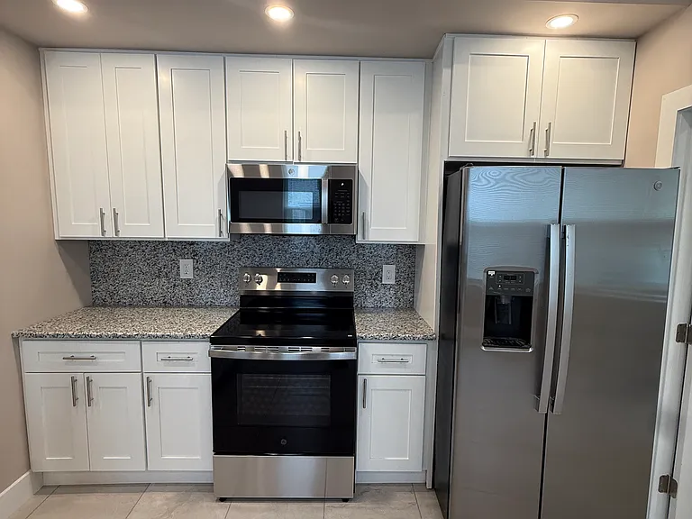507 E Washington Ln — Photo 10