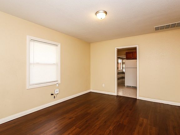 5th image of 12130 Inez St