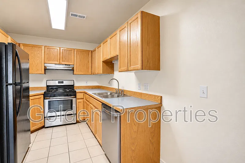 2 bed, 1.5 bath, 900 sqft, $1,695 — Photo 3