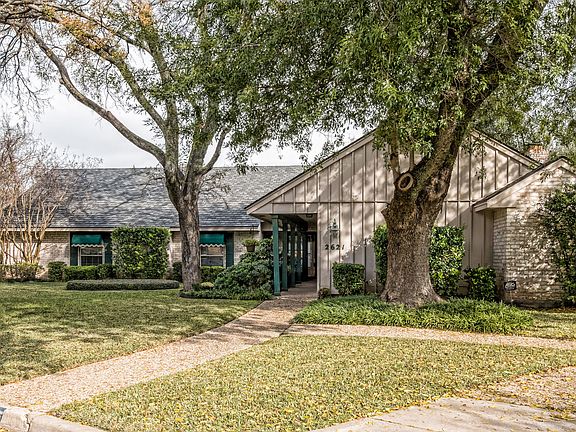 2nd image of 2621 Woodmont Cir