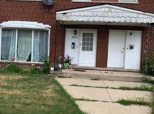 8929 Robin Dr APT C, Des Plaines, IL