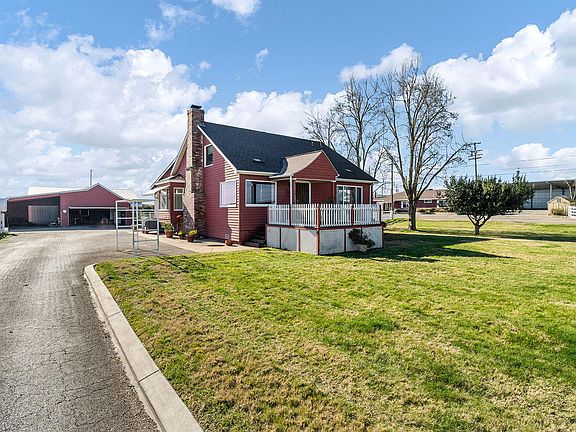 Driveway entry to the home & garage
