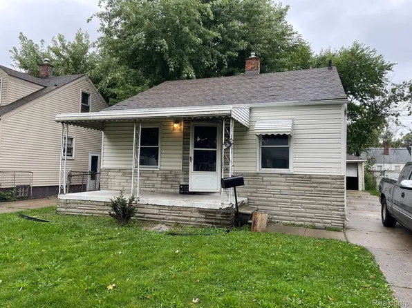 19349 Kenosha St, Harper Woods, MI 48225