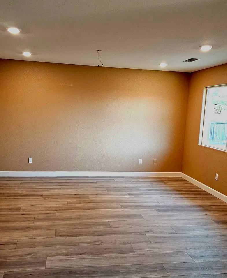 4 bed, 1303 sqft, $2,300 — Photo 2