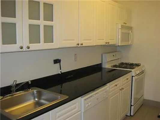 Rented by R New York | media 8