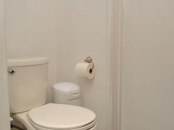 5th image of 1245 W Mariposa Ave