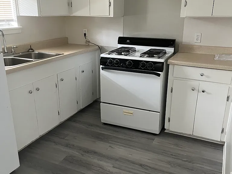 2048 Harvard St — Photo 10