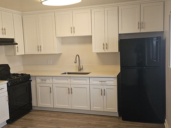 3rd image of 6719 Woodman Ave #1-10