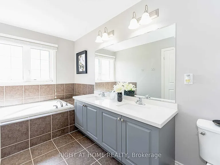 41 Dufay Rd — Photo 12