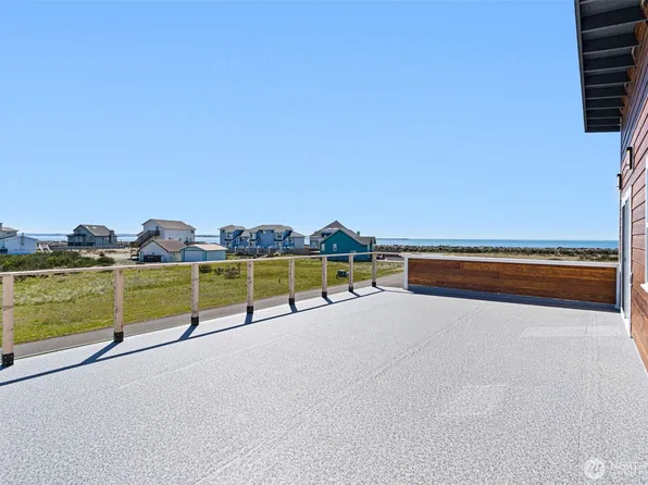 1479 Trade Wind Avenue SW, Ocean Shores, WA 98569