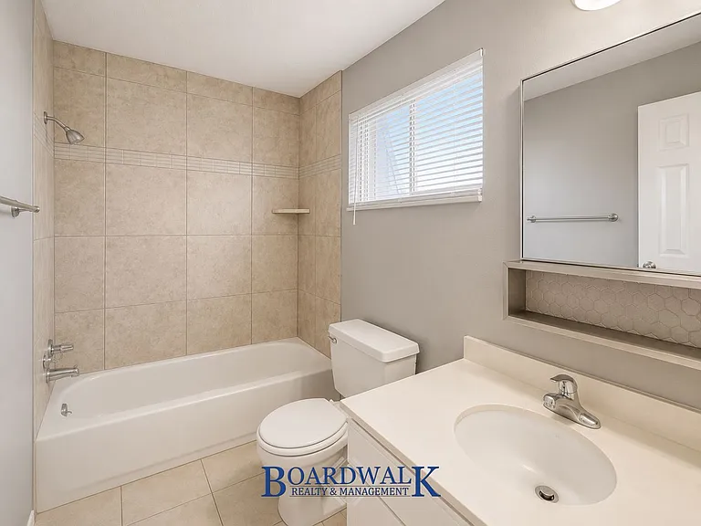 572 W 400 N 574 N — Photo 16