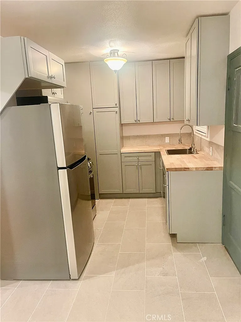 2 bed, 800 sqft, $2,300 — Photo 4