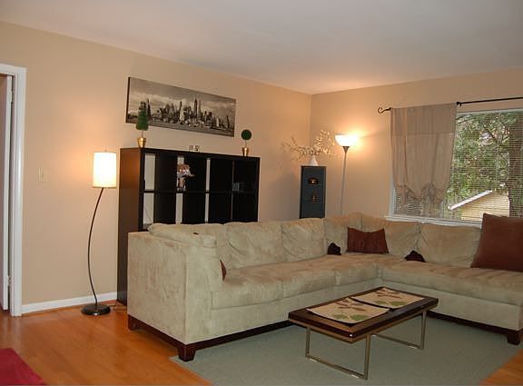 2nd image of 825 Texas Ave