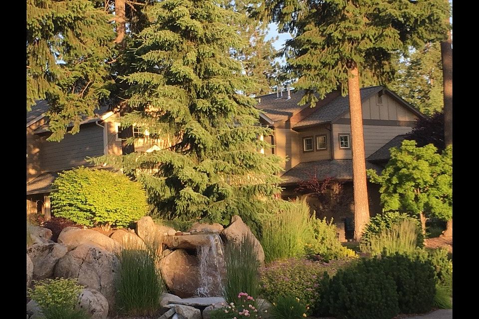 2nd image of 1045 W Grove Way