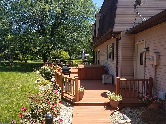 5th image of 825 W Shadybrook Woods Ave W