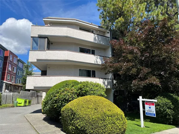 1068 Tolmie Ave #303, Saanich, BC V8X 4T4