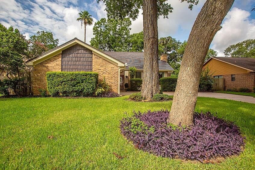 1st image of 141 Spanish Moss Ln