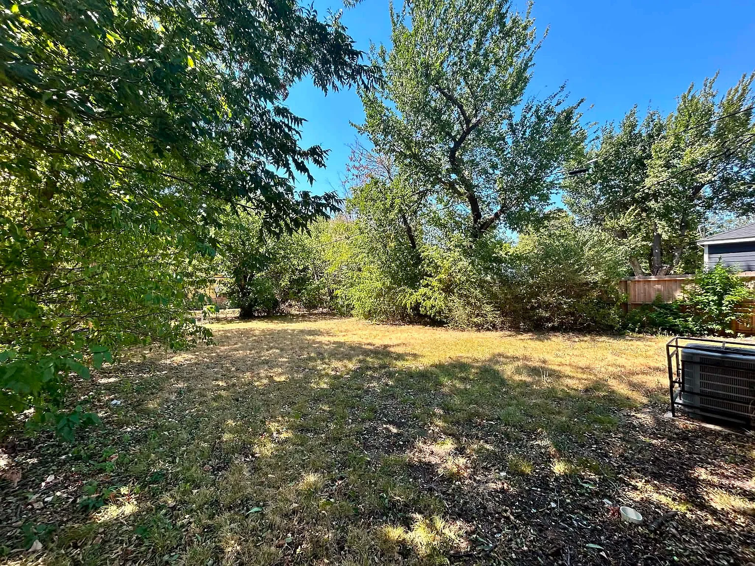 3 bed, 999 sqft, $1,300 — Photo 3