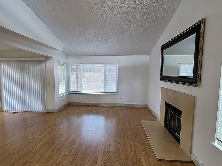 2501 Brazil Dr — Photo 2