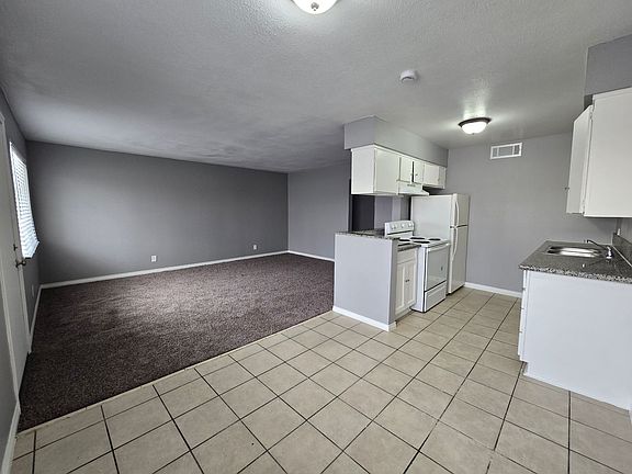 5th image of 520 Calcaterra Cir APT D