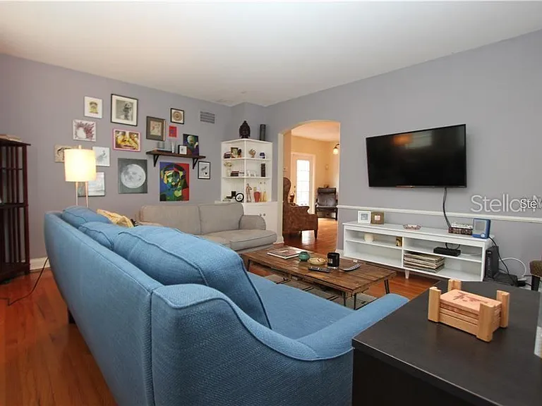 417 E Gore St — Photo 6